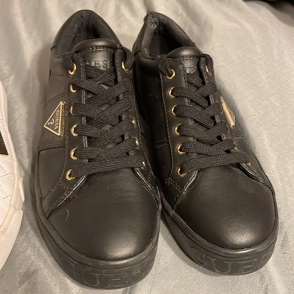 (worn) - Picture 3 of 3